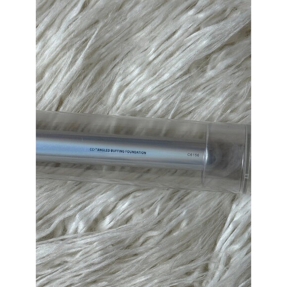 It Cosmetics Heavenly Luxe Angled Buffing Foundation Brush C6156 - Picture 7 of 7